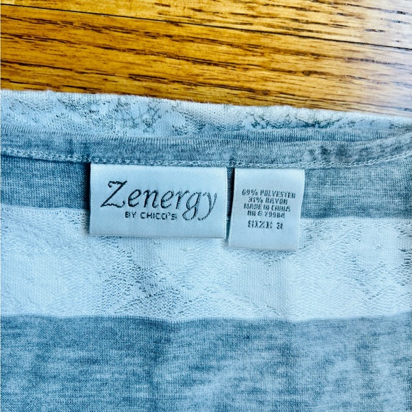 CHICOS ZENERGY GRAY WHITE STRIPE TOP - Picture 7 of 8